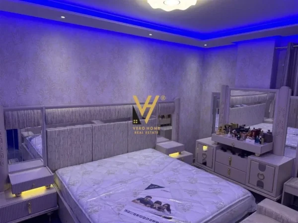 Tirane, jepet me qera apartament 1+1+Ballkon Kati 8, 70 m² 500 € (UNIVERS CITY)