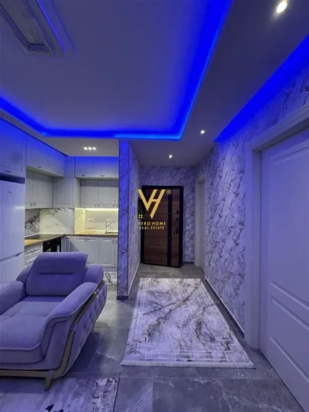 Tirane, jepet me qera apartament 1+1+Ballkon Kati 8, 70 m² 500 € (UNIVERS CITY)