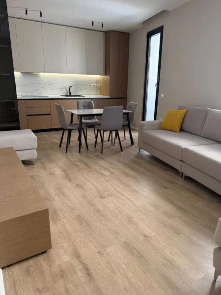 Tirane, jepet me qera apartament 2+1 Kati 3, 750 € 