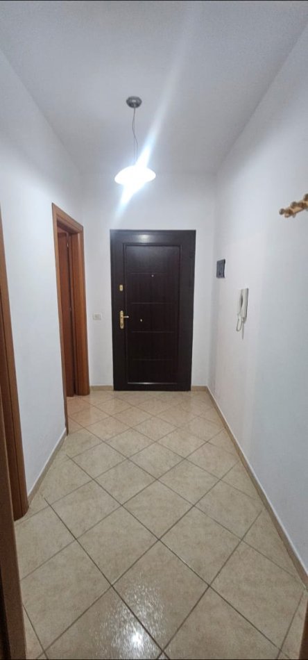 Tirane, jepet me qera apartament 1+1+Ballkon Kati 3, 72 m² 100.000 € 