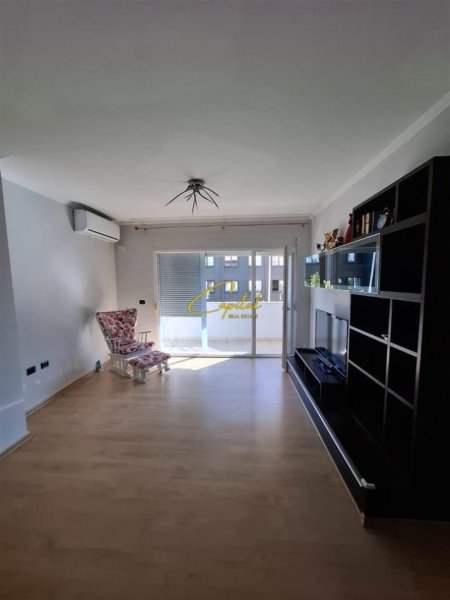 Tirane, jepet me qera apartament 1+1 Kati 3, 86 m² 900 € (ISH BLLOKU)