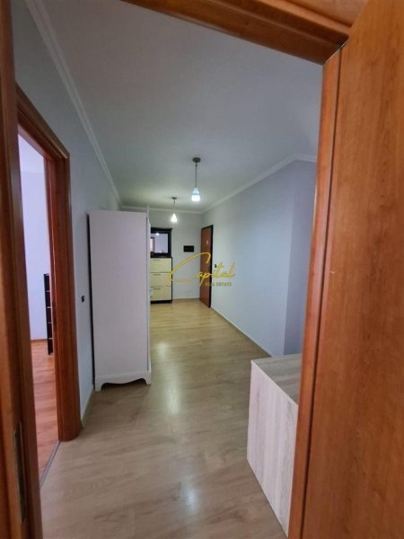 Tirane, jepet me qera apartament 1+1 Kati 3, 86 m² 900 € (ISH BLLOKU)