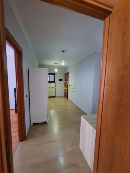 Tirane, jepet me qera apartament 1+1 Kati 3, 86 m² 900 € (ISH BLLOKU)