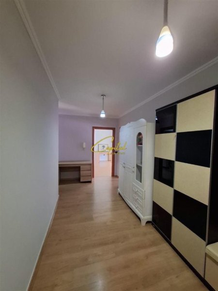 Tirane, jepet me qera apartament 1+1 Kati 3, 86 m² 900 € (ISH BLLOKU)