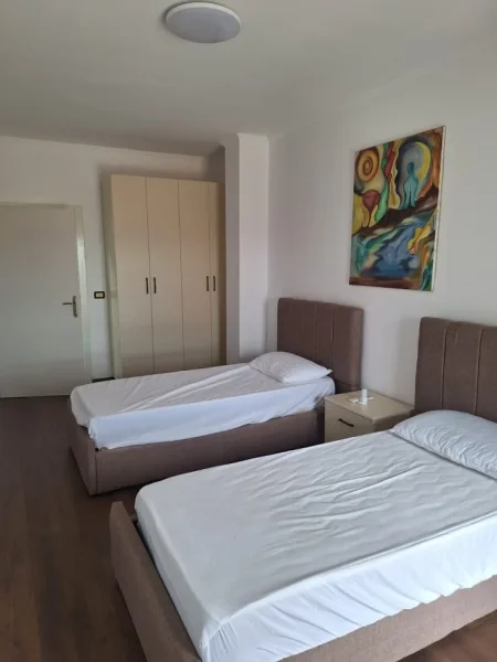 Tirane, jepet me qera apartament 2+1+Ballkon Kati 5, 120 m² 192.000 € 