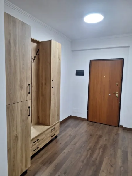 Tirane, jepet me qera apartament 2+1+Ballkon Kati 5, 120 m² 192.000 € 