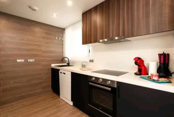 Tirane, jepet me qera apartament 2+1 Kati 8, 1.200 € 