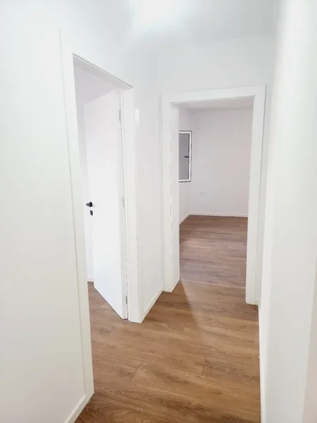 Tirane, shitet apartament 2+1+Ballkon Kati 4, 77 m² 155.000 €