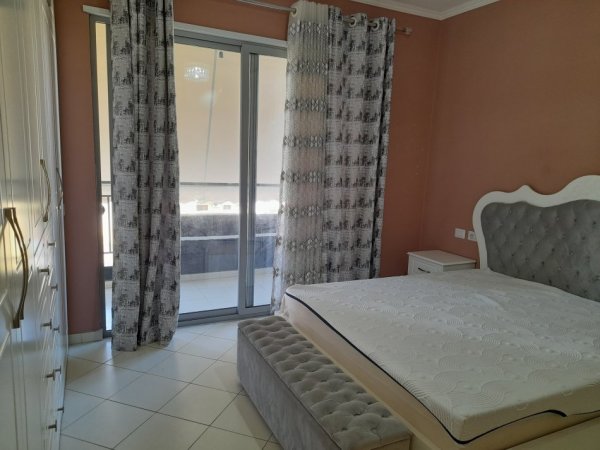 Tirane, jepet me qera apartament 2+1+Aneks+Ballkon Kati 3, 106 m² 500 € (Rruga e thesarit, perballe Pasticeri Melisa)