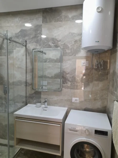 Tirane, jepet me qera apartament 2+1+Aneks+Ballkon Kati 3, 106 m² 500 € (Rruga e thesarit, perballe Pasticeri Melisa)