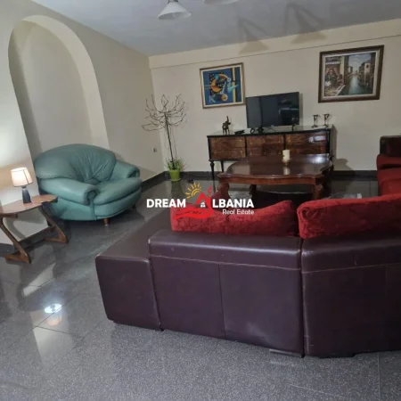 Tirane, jepet me qera apartament 2+1 , 150 m² 500 € (Rruga Siri Kodra)