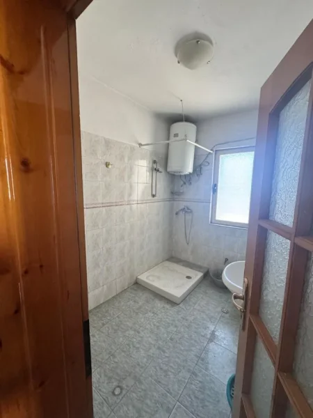 Okazion Investimi!!! Shesim 2 apart nga 2+1, 160m2, prane Pallatit me Shigjeta