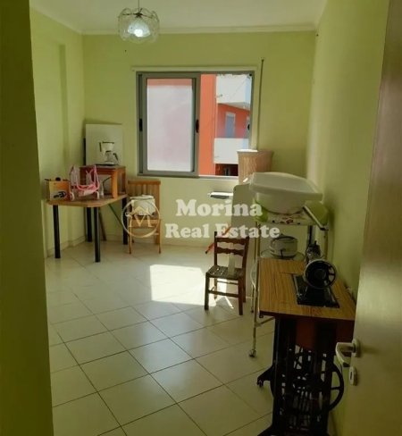 Tirane, jepet me qera apartament 2+1+Ballkon Kati 3, 106 m² 500 € (Fresku)