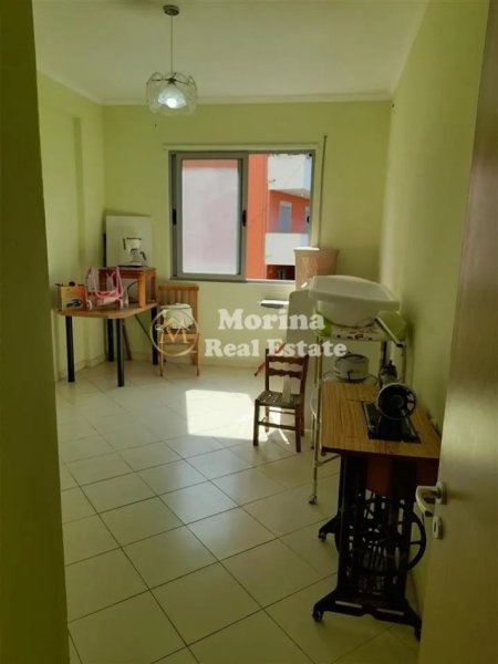 Tirane, jepet me qera apartament 2+1+Ballkon Kati 3, 106 m² 500 € (Fresku)