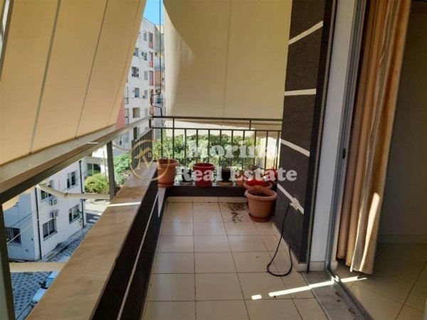 Tirane, jepet me qera apartament 2+1+Ballkon Kati 3, 106 m² 500 € (Fresku)