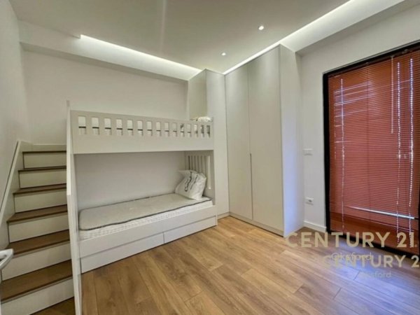 Tirane, jepet me qera apartament 2+1 Kati 21, 114 m² 1.500 € (Garden Building)