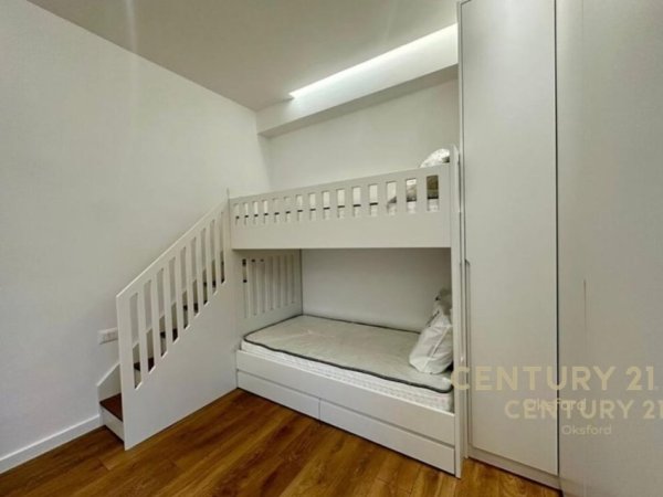 Tirane, jepet me qera apartament 2+1 Kati 21, 114 m² 1.500 € (Garden Building)
