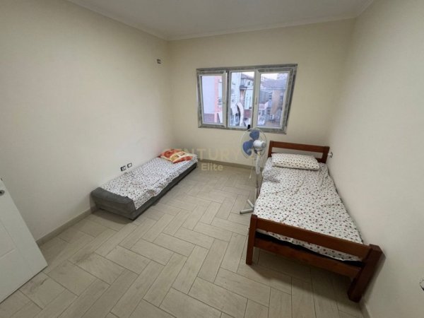 Tirane, jepet me qera apartament 2+1 Kati 4, 80 m² 600 € (Bllok)