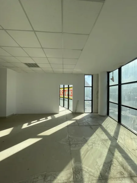 Tirane, shitet ambjent biznesi , 325 m² (Rruga Teodor Keko)