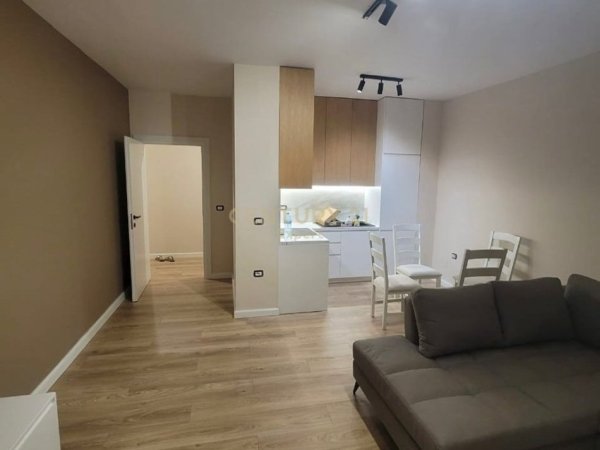 Tirane, jepet me qera apartament 1+1 Kati 1, 83 m² 550 € (KODRA E DIELLIT)