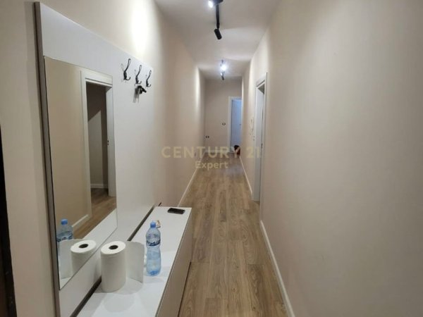 Tirane, jepet me qera apartament 1+1 Kati 1, 83 m² 550 € (KODRA E DIELLIT)
