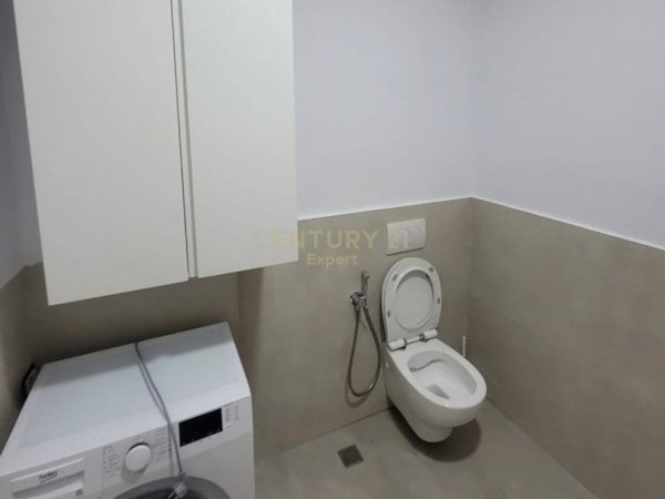 Tirane, jepet me qera apartament 1+1 Kati 1, 83 m² 550 € (KODRA E DIELLIT)