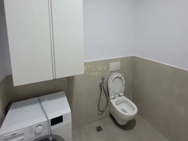 Tirane, jepet me qera apartament 1+1 Kati 1, 83 m² 550 € (KODRA E DIELLIT)