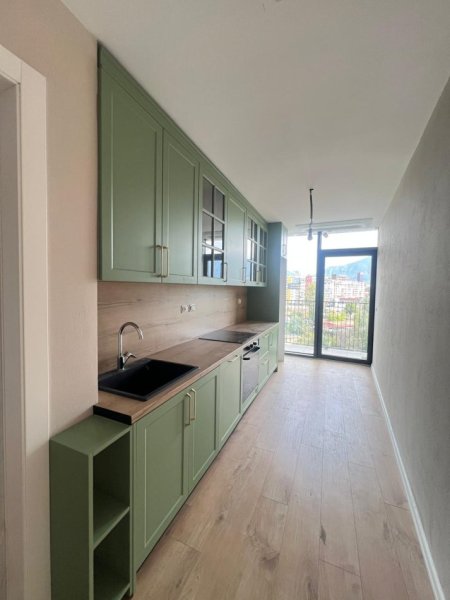 Tirane, jepet me qera zyre Kati 3, 131 m² 2.000 € (Lake View Residence)