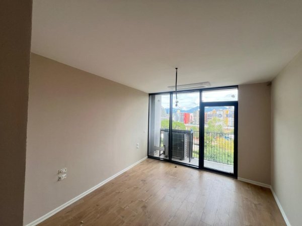 Tirane, jepet me qera zyre Kati 3, 131 m² 2.000 € (Lake View Residence)