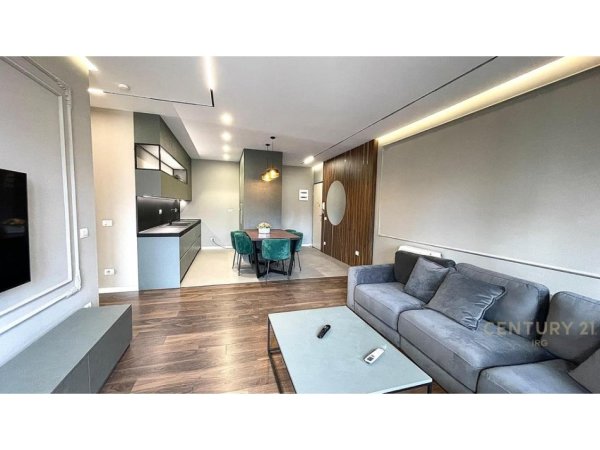 Tirane, jepet me qera apartament 3+1 Kati 5, 160 m² 2.000 € (Garden Building)