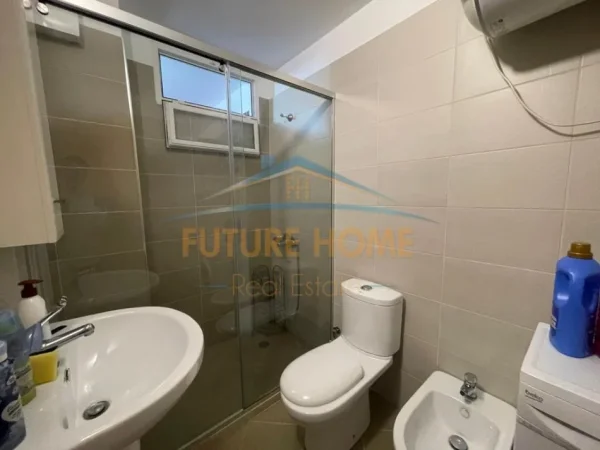 Tirane, jepet me qera apartament 2+1 Kati 3, 108 m² 1.000 € (Kopshti Botanik , Prane Xhamise Selite)