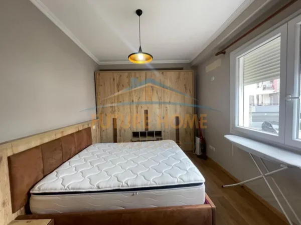 Tirane, jepet me qera apartament 2+1 Kati 3, 108 m² 1.000 € (Kopshti Botanik , Prane Xhamise Selite)