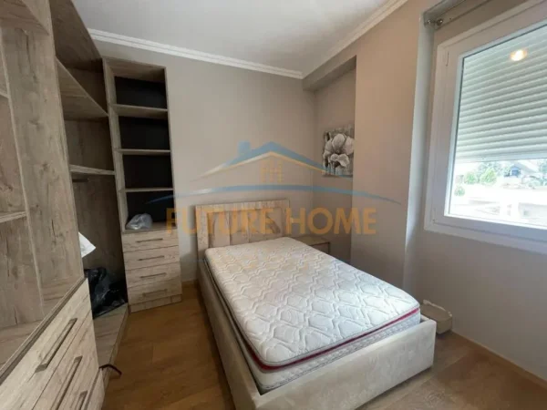 Tirane, jepet me qera apartament 2+1 Kati 3, 108 m² 1.000 € (Kopshti Botanik , Prane Xhamise Selite)