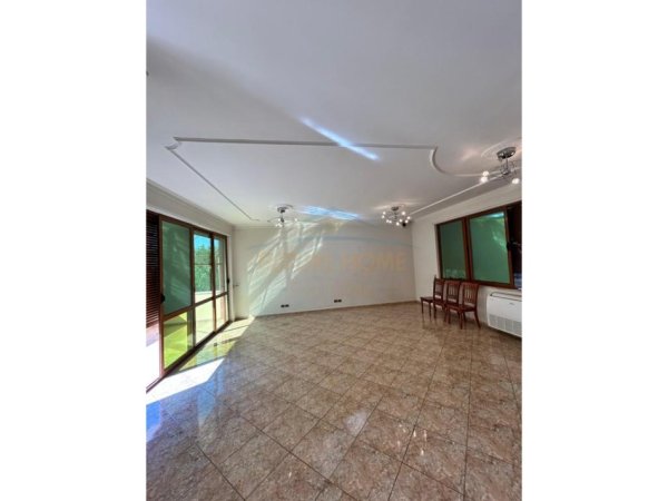 Tirane, jepet me qera Vile 4+1 Kati 0, 192 m² 1.200 € (KODRA E PRIFTIT)