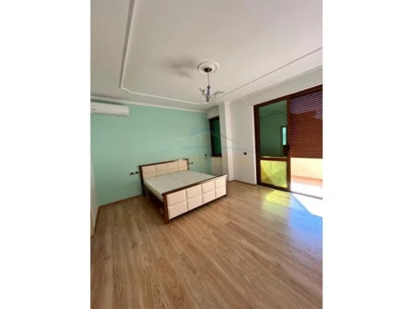 Tirane, jepet me qera Vile 4+1 Kati 0, 192 m² 1.200 € (KODRA E PRIFTIT)