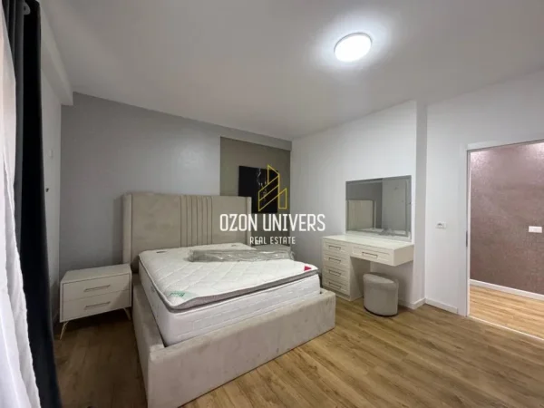 Tirane, jepet me qera apartament 2+1 Kati 2, 140 m² 750 € (kopshti botanik)
