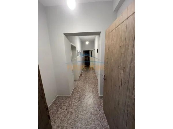 Tirane, jepet me qera zyre Kati 1, 70 m² 600 € (MYSLYM SHYRI)