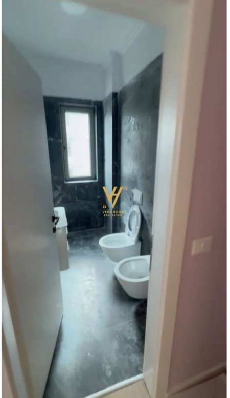 Tirane, jepet me qera apartament 2+1+Ballkon Kati 6, 100 m² 800 € (ISH FUSHA E AVIACIONIT)