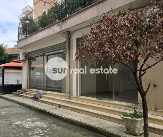Shkoder, shitet ambjent biznesi Kati 0, 44 m² 77.000 € (PARRUCE)