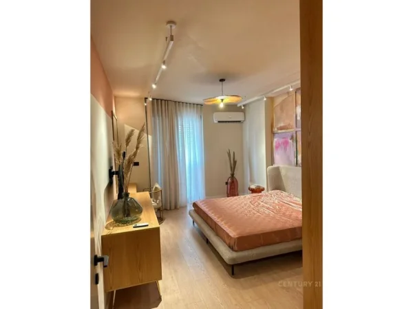 Tirane, jepet me qera apartament 1+1 Kati 12, 70 m² 1.000 € (Ish Ekspozita)