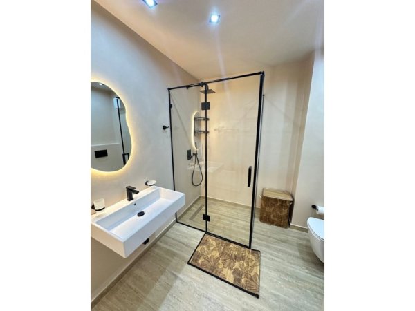 Tirane, jepet me qera apartament 1+1 Kati 12, 70 m² 1.000 € (Ish Ekspozita)