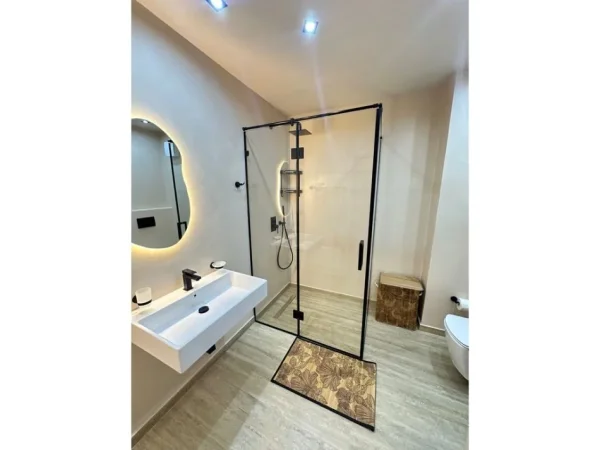 Tirane, jepet me qera apartament 1+1 Kati 12, 70 m² 1.000 € (Ish Ekspozita)