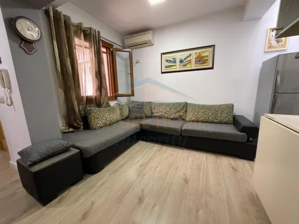 Tirane, jepet me qera apartament 2+1 Kati 1, 75 m² 500 € (Brryli , Rruga Vllazen Huta)