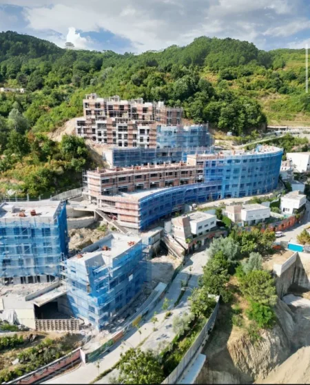 Tirane, shitet apartament 3+1+Ballkon Kati 3, 157 m² 350.000 € (Kodra e Diellit)