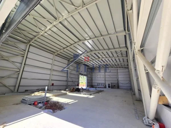 Tirane, jepet me qera magazine Kati 0, 760 m² 2.660 € (Prush)