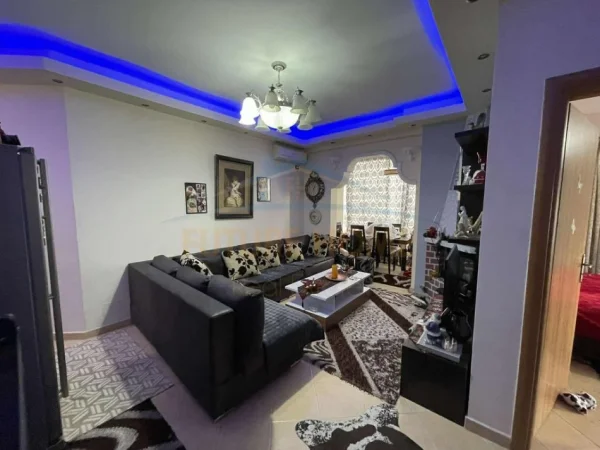 Tirane, jepet me qera apartament 2+1 Kati 5, 98 m² 500 € (Yzberisht , Prane Nela 6)