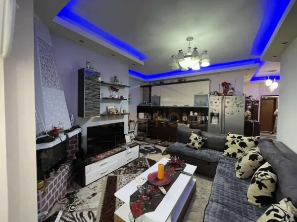 Tirane, jepet me qera apartament 2+1 Kati 5, 98 m² 500 € (Yzberisht , Prane Nela 6)
