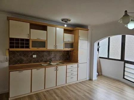 Tirane, shitet apartament 2+1 Kati 5, 81 m² 165.000 € (FUSHA AVIACIONIT)