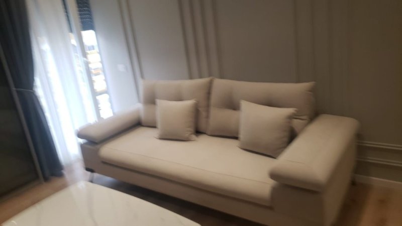 Tirane, jepet me qera apartament 1+1 Kati 4. 550 € (Kupola)