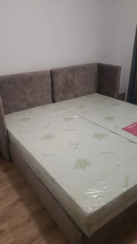 Tirane, jepet me qera apartament 1+1 Kati 4. 550 € (Kupola)